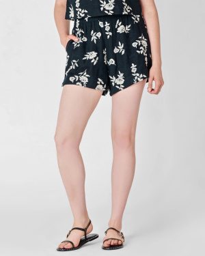 Embroidered Pull On Short